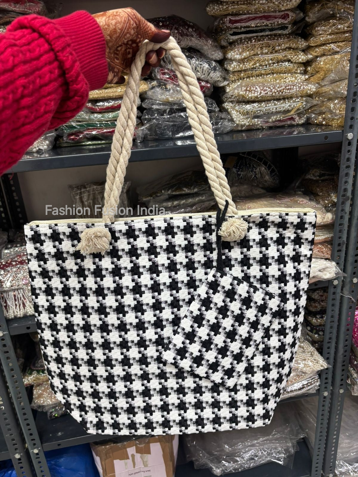 Tote is the ideal combination of the minimal style and functionality.